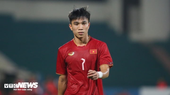 Lê Văn Đô và một số trụ cột U23 Việt Nam không đá chính ở trận gặp U23 Singapore.