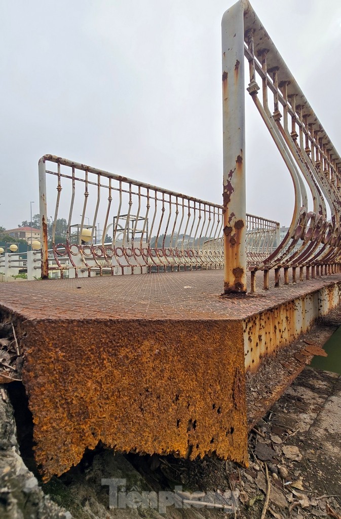 État actuel du parc en forme de guitare d'une valeur de 200 milliards de VND à Hanoi photo 13