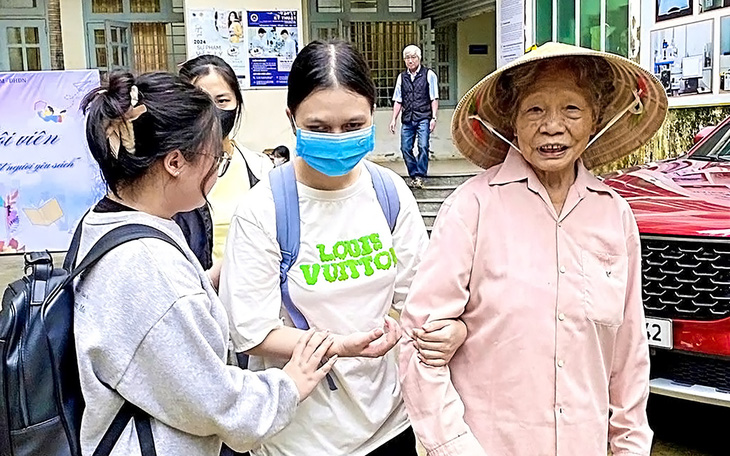 Lễ 'tân gia' đặc biệt trong ký túc xá Trường ĐH Sư phạm Đà Nẵng - Ảnh 5.