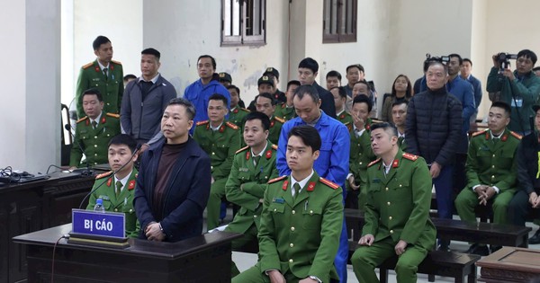 피고인 루빈누엉과 레탄반은 형을 선고받았습니다.