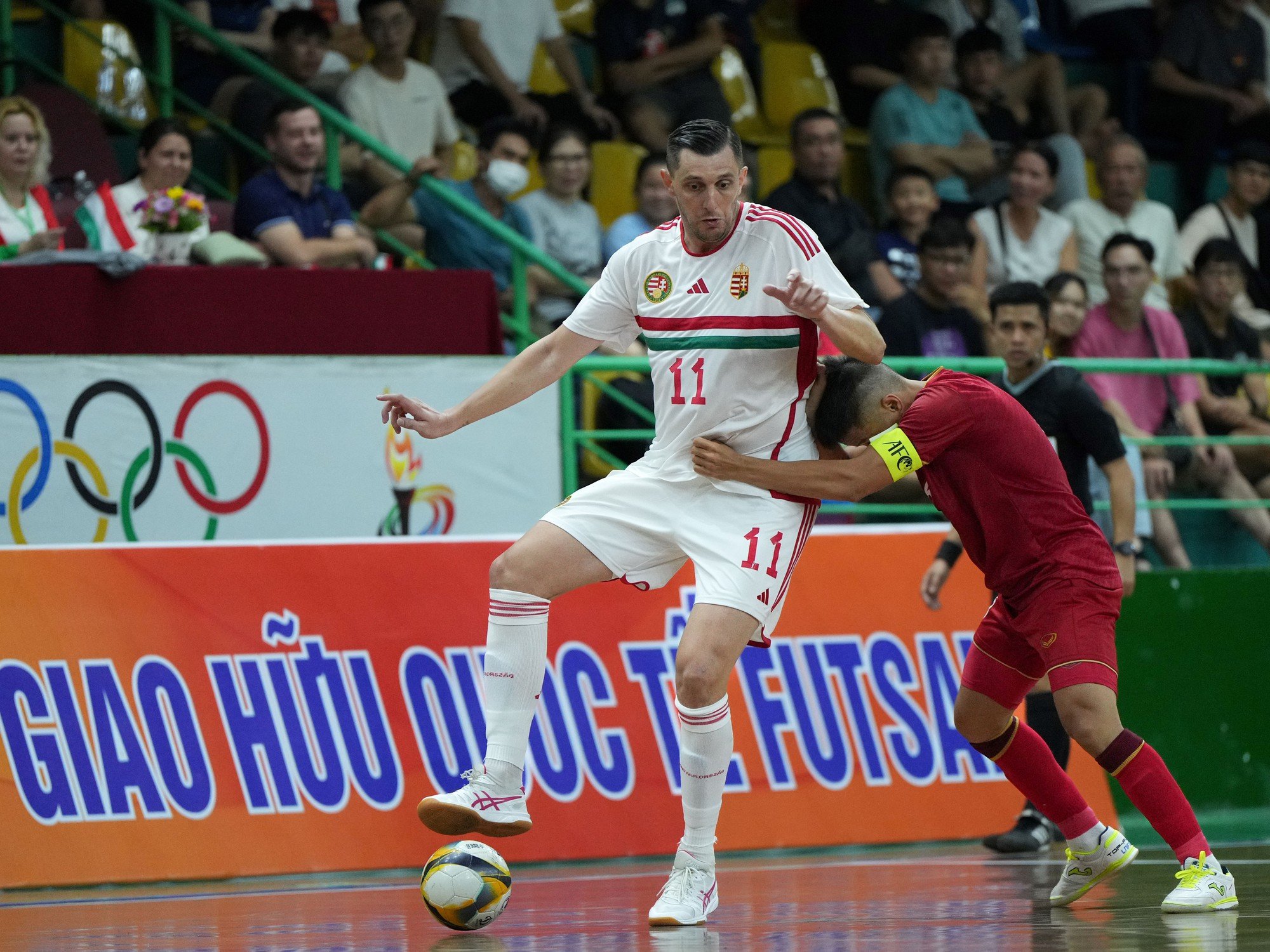 Đội tuyển futsal Việt Nam thất bại trước đội bóng 'khổng lồ' đến từ châu Âu - Ảnh 1.