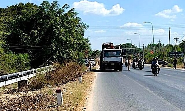 Ôtô tuần tra giao thông Tết gặp nạn, trung uý cảnh sát hy sinh