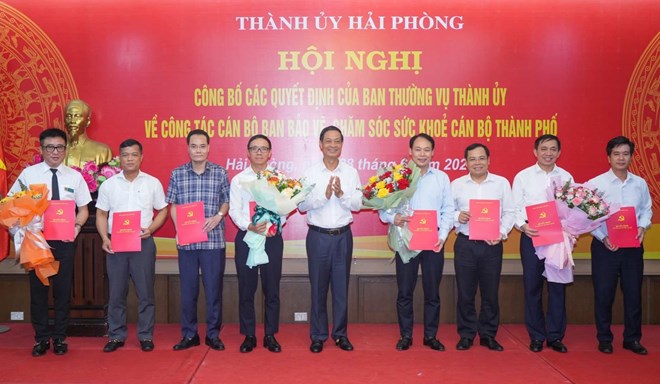 Thành ủy Hải Phòng công bố nhiều quyết định về công tác cán bộ