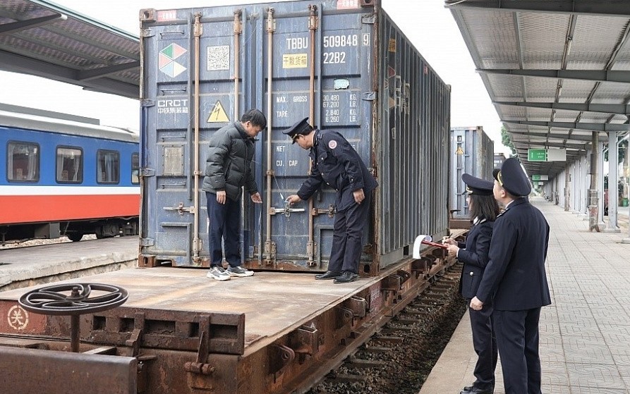 ラオカイ：鉄道による物品の輸出入を促進するための解決策を議論