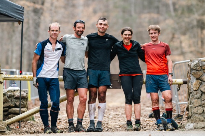 De gauche à droite : Greig Hamilton, Jared Campbell, Ihor Verys, Jasmin Paris et John Kelly, les cinq athlètes qui ont terminé le marathon Barkley 2024. Photo : Howie Stern