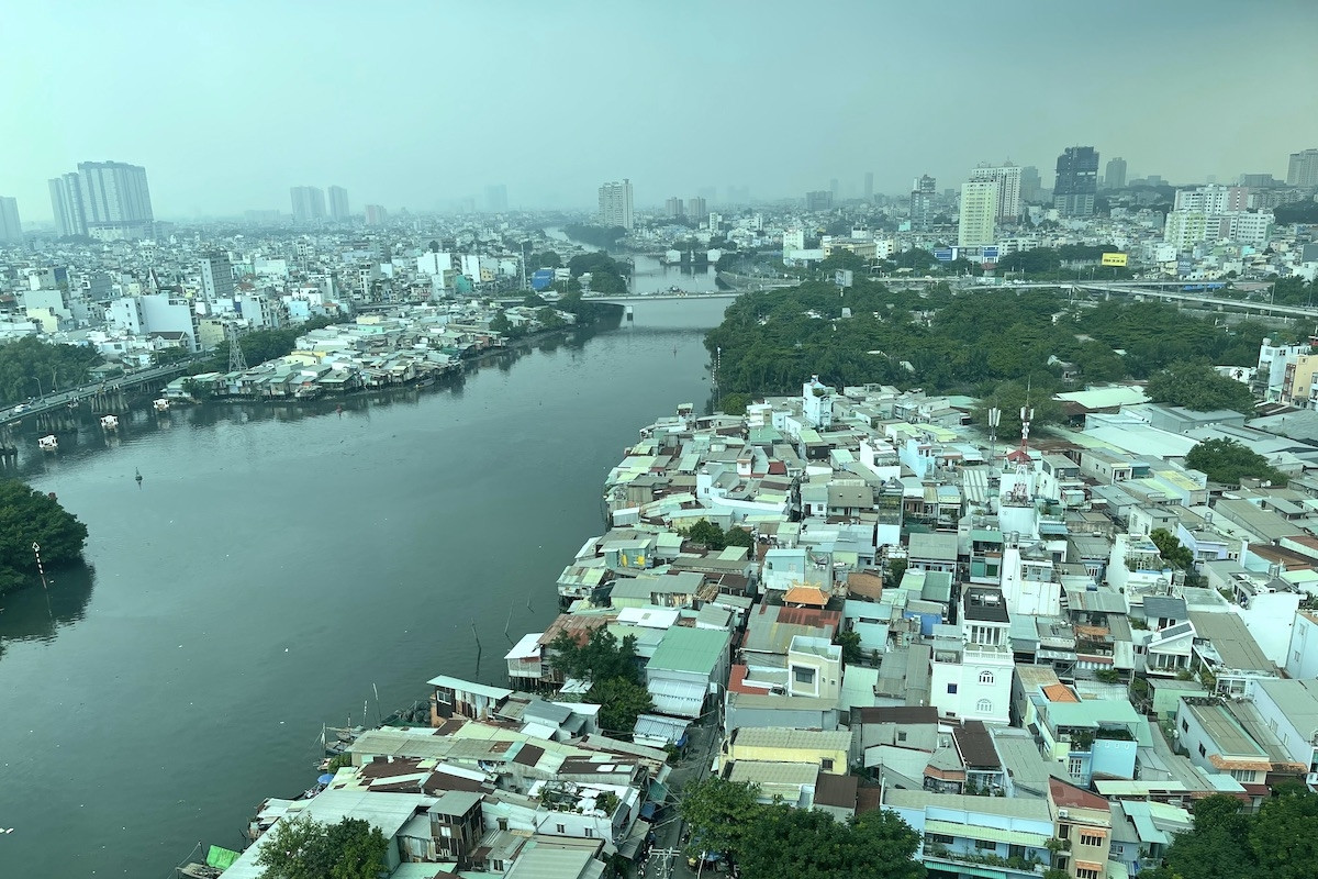 Ho Chi Minh City: Pilot program allowing all households with houses along canals to rent and buy social housing