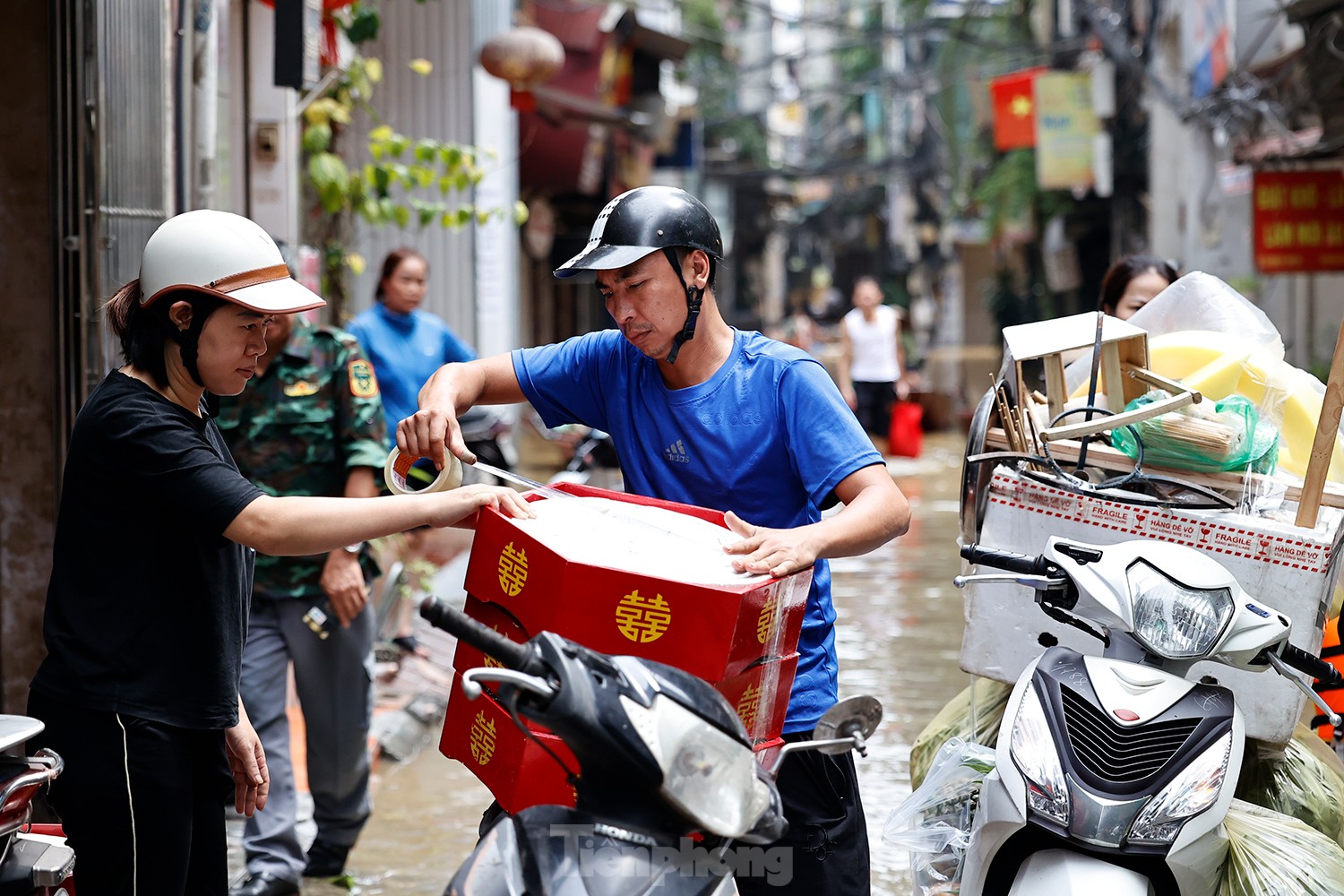 ฮานอย: บุคลากรทางการแพทย์นำเรือไปรักษาคนไข้ ภาพที่ 5