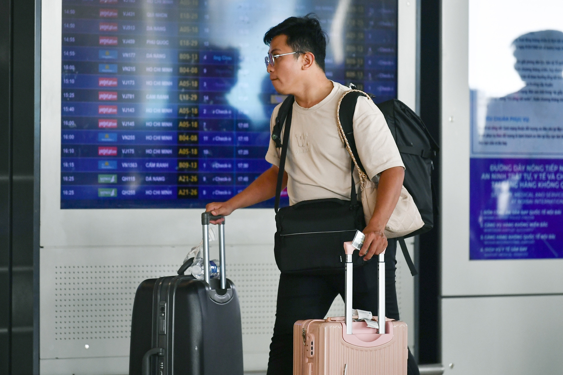 Lassen Sie nicht zu, dass Geschäftsleute am Flughafen ankommen und feststellen, dass sich ihr Abflug verzögert.