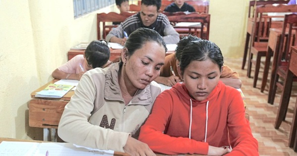 How is literacy education supported in Binh Phuoc?