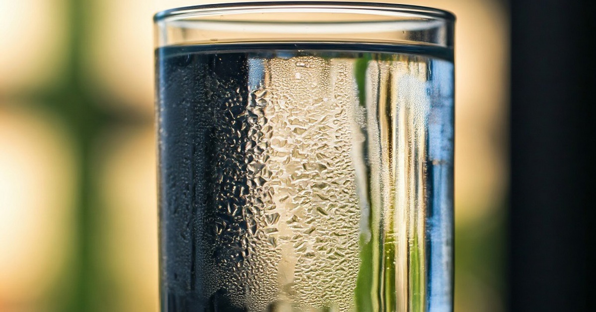 4 efectos nocivos de beber menos agua cuando hace frío