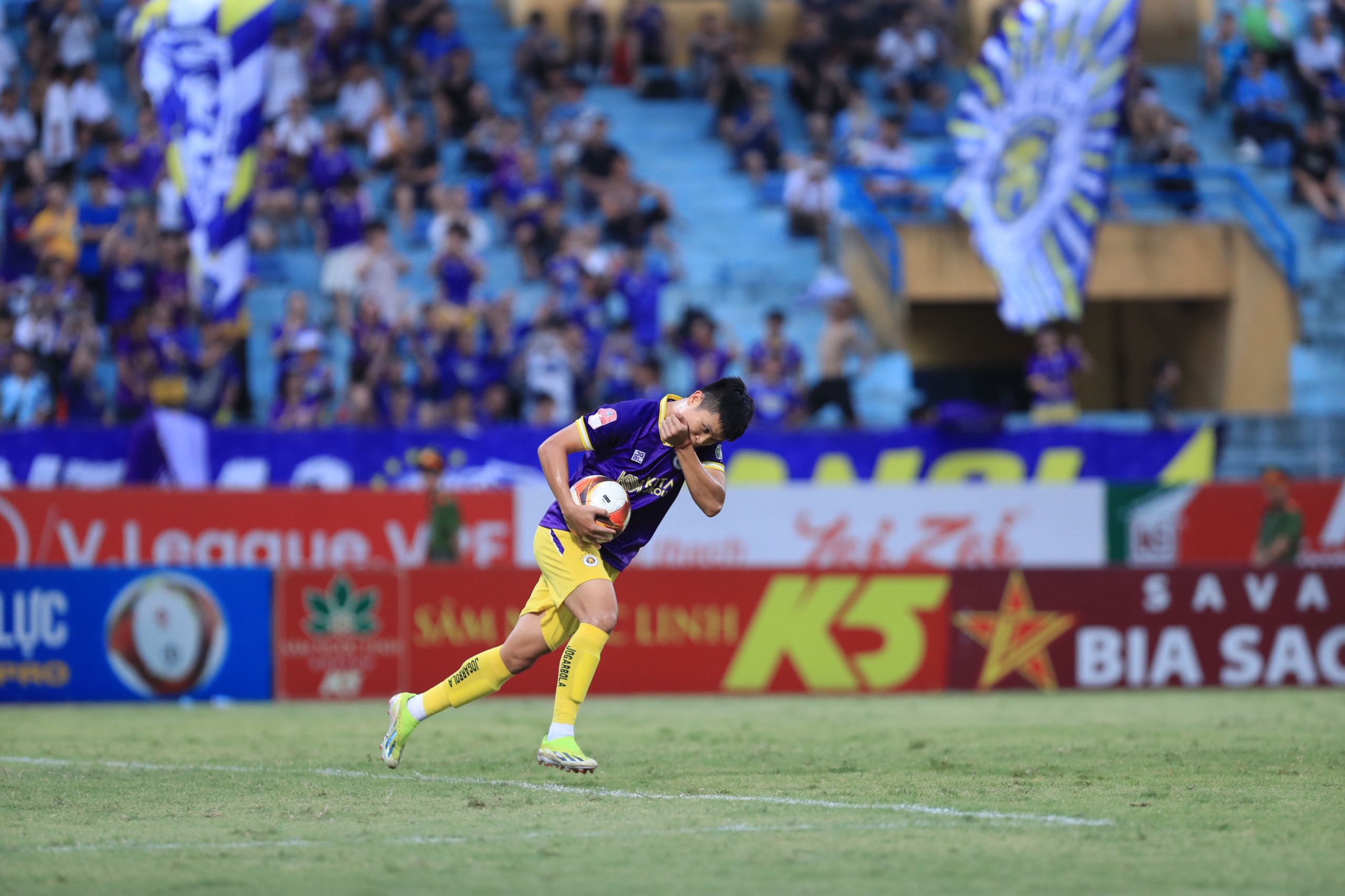 Các ngôi sao tỏa sáng, CLB Hà Nội hòa không tưởng Bình Dương, đứng tốp 3 V-League- Ảnh 6.