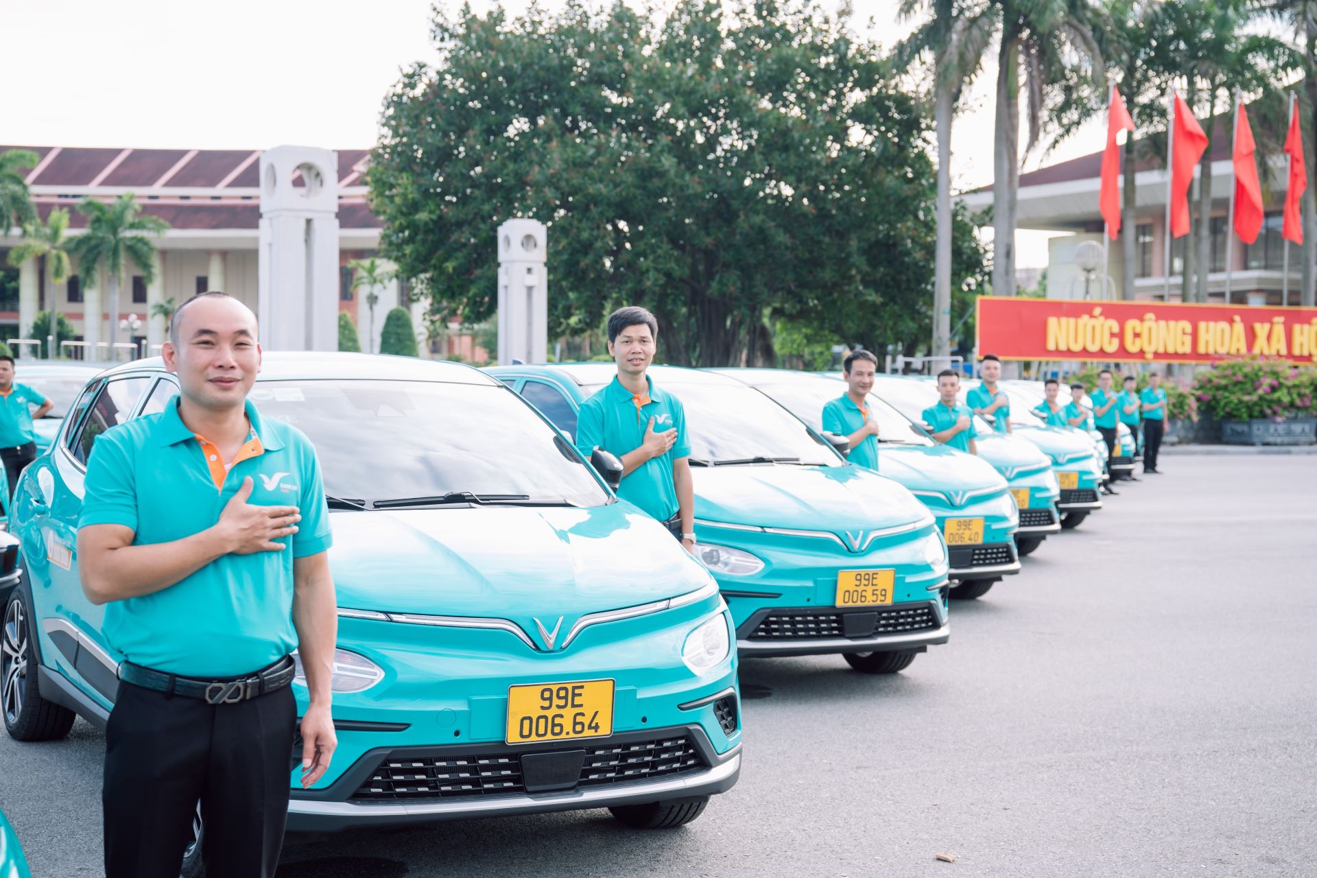 Môi trường làm việc chuyên nghiệp, an tâm góp phần chủ động gia tăng thu nhập cho các tài xế nhằm lan tỏa sứ mệnh "Vì tương lai xanh"