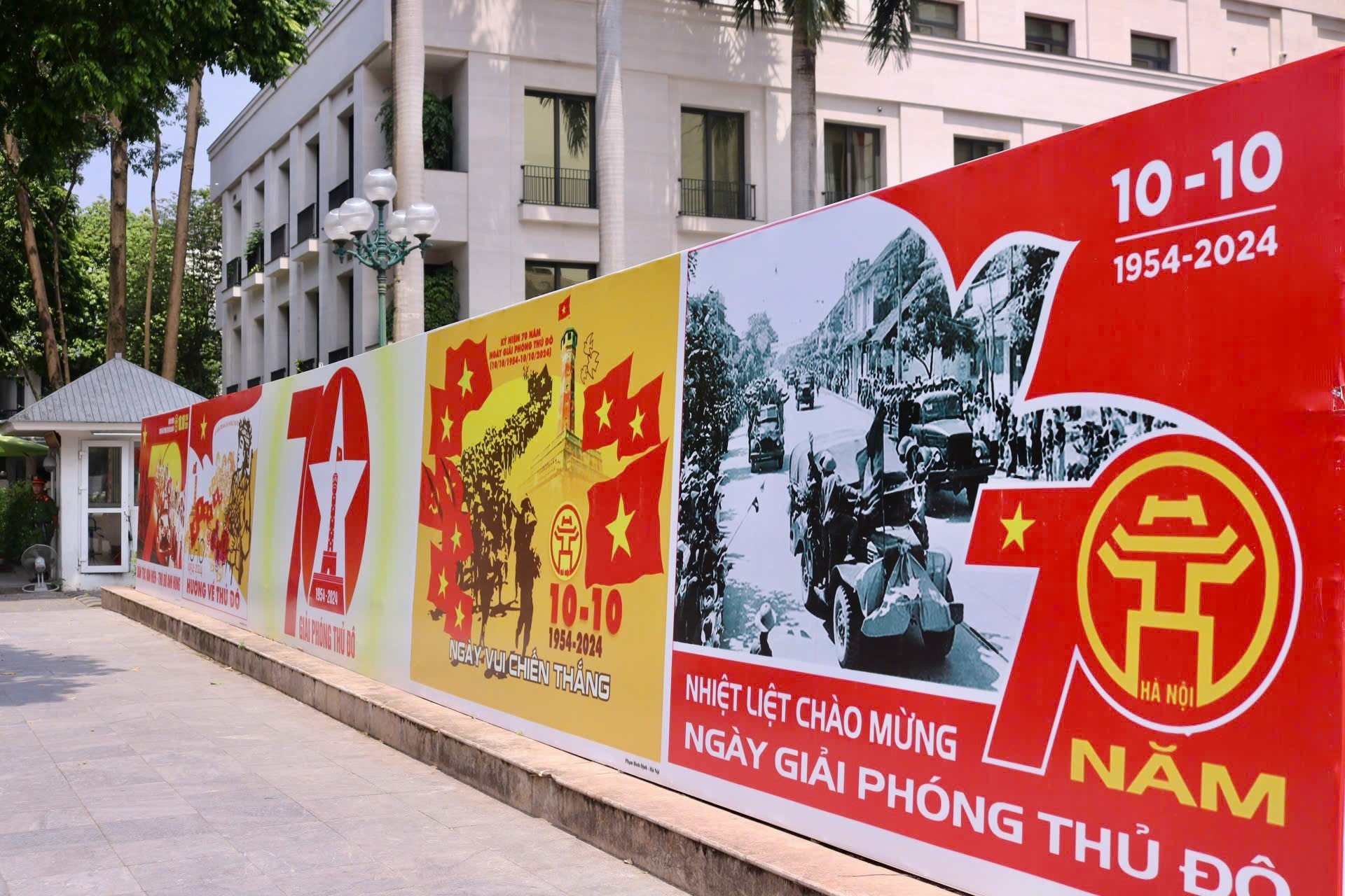 Hanoi decora sus calles para celebrar los 70 años de la Liberación de la Capital (foto 8)