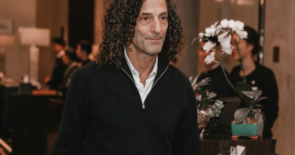 Kenny G tới Hà Nội, muốn thưởng thức món bún chả