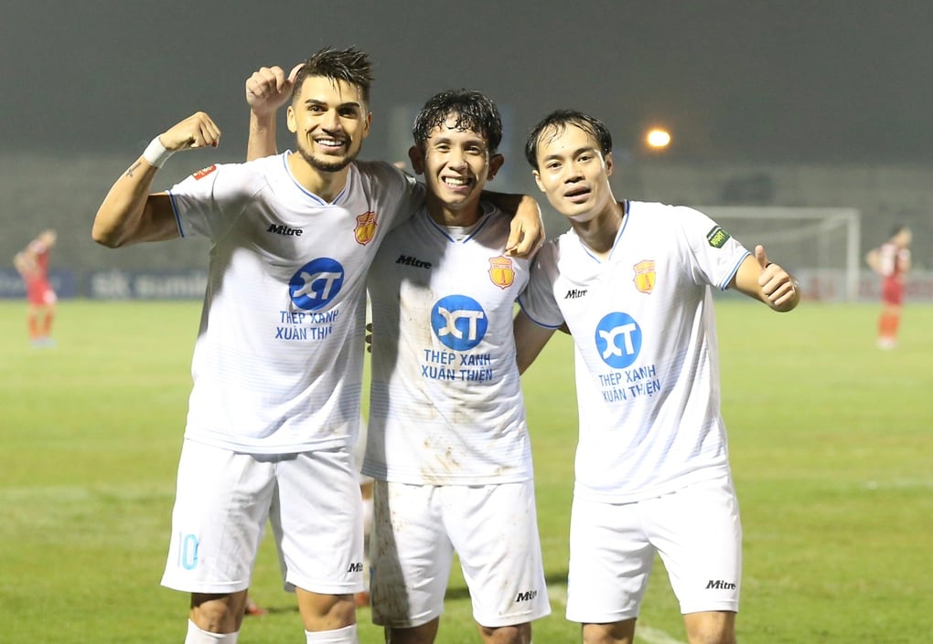 Văn Toàn ghi bàn, CLB Nam Định thắng đậm HL Hà Tĩnh - 2