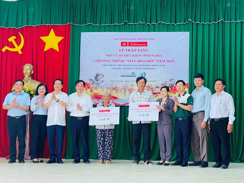 El periódico electrónico del Partido Comunista de Vietnam dona casas y fondos de caridad en Tien Giang, foto 1