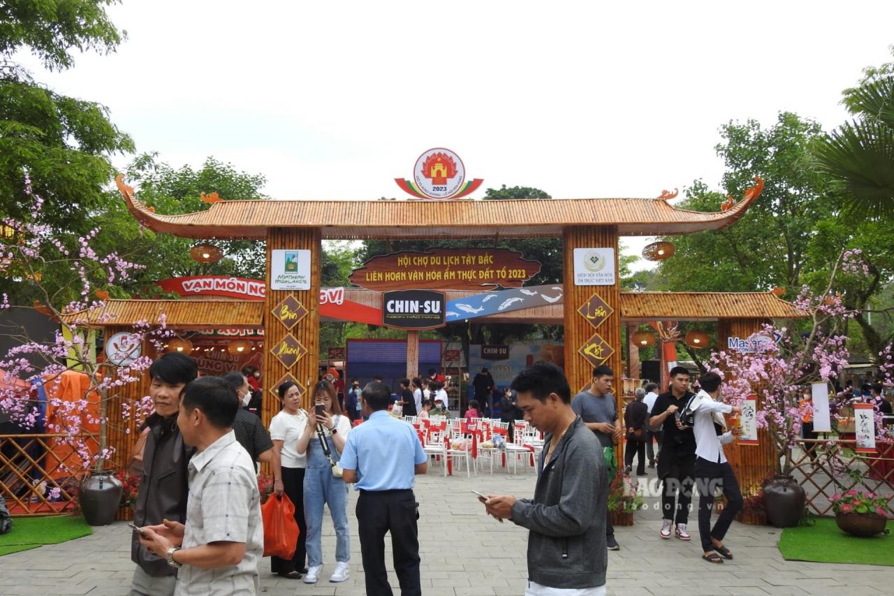 La quintessence culinaire des régions se réunit au festival du temple Hung