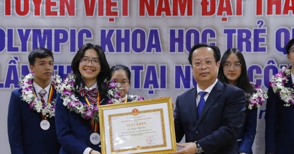 Hà Nội tặng Giấy khen cho học sinh Olympic khoa học trẻ quốc tế