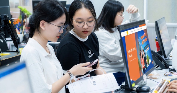 Der Benchmark-Score der Ho Chi Minh City University of Foreign Languages ​​​​and Information Technology liegt bei 15