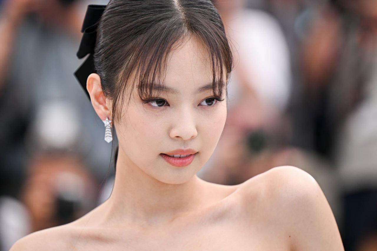 Rumor has it that Jennie (Blackpink) ended her contract with YG after her global tour