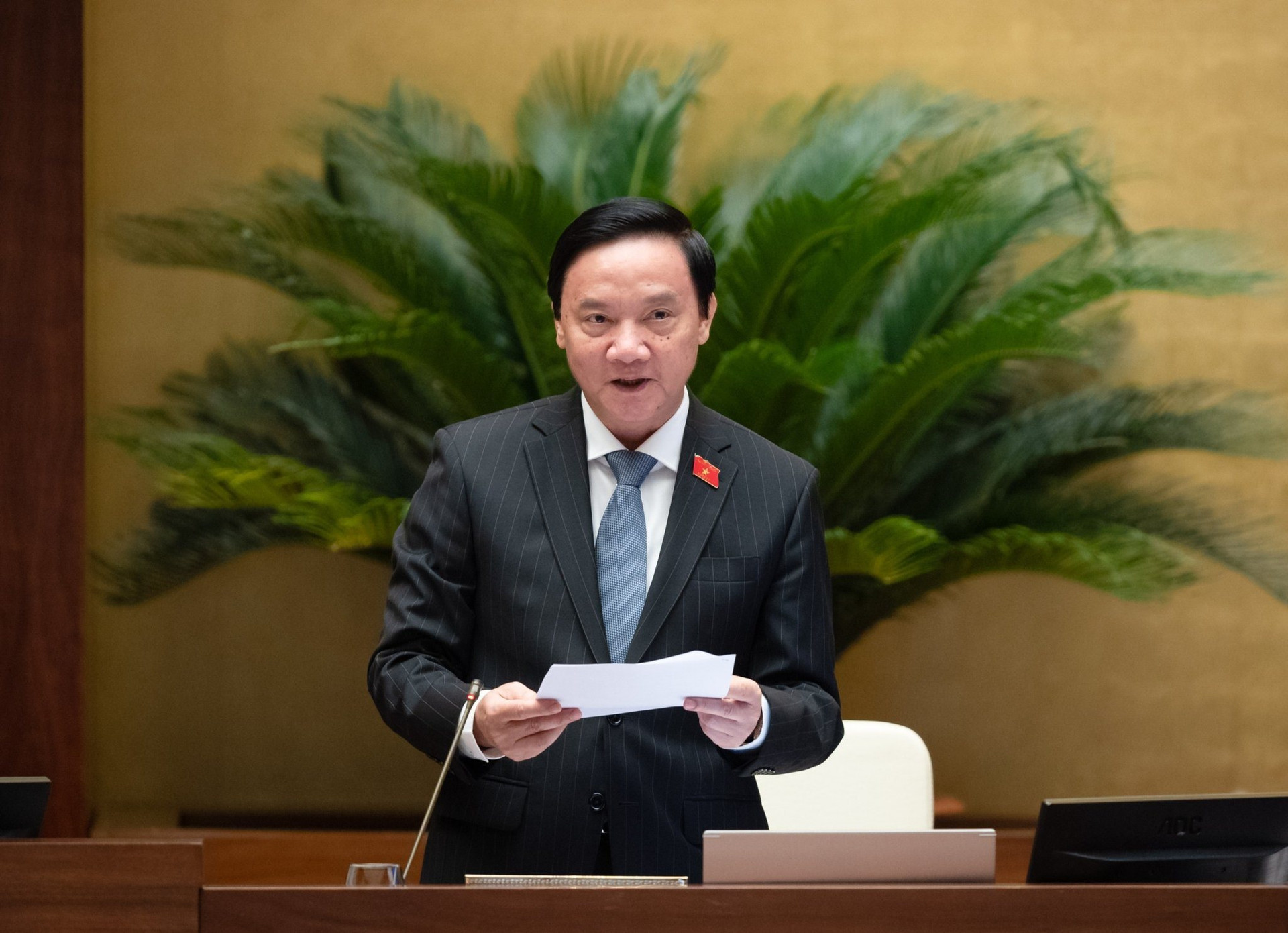 Vicepresidente de la Asamblea Nacional Nguyen Khac Dinh.jpg