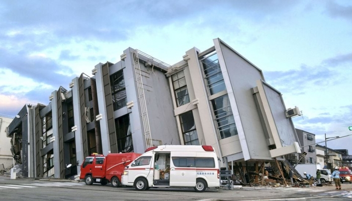 Japón lucha por rescatar a las víctimas del terremoto