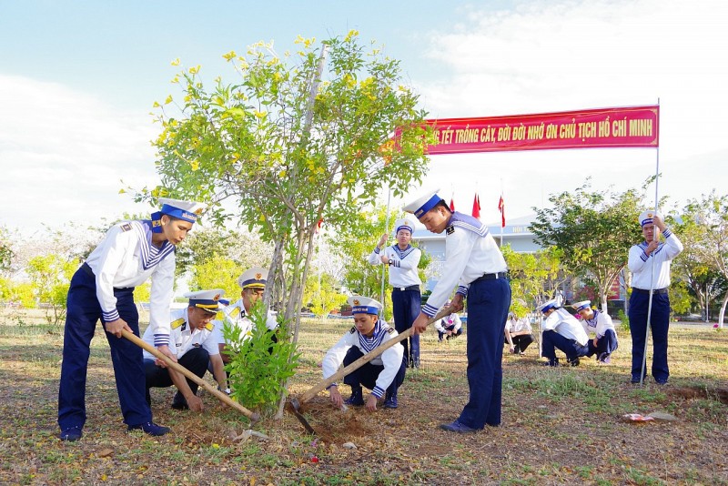 Thêm hàng nghìn cây xanh được vun trồng bởi cán bộ, chiến sĩ Hải quân