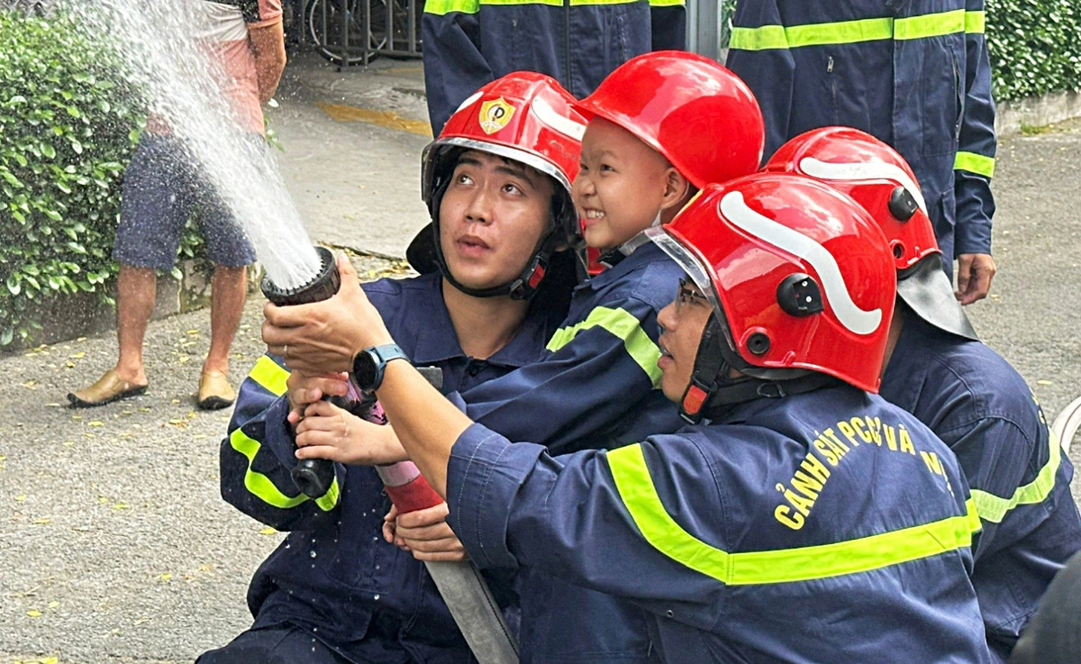 Conozca al niño enfermo que quería ser bombero