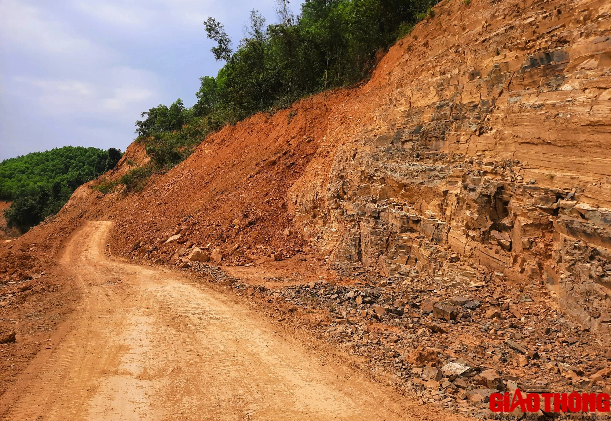 Tuyến nối 2 nhánh đường Hồ Chí Minh ở Quảng Trị đang thi công thế nào?- Ảnh 12.