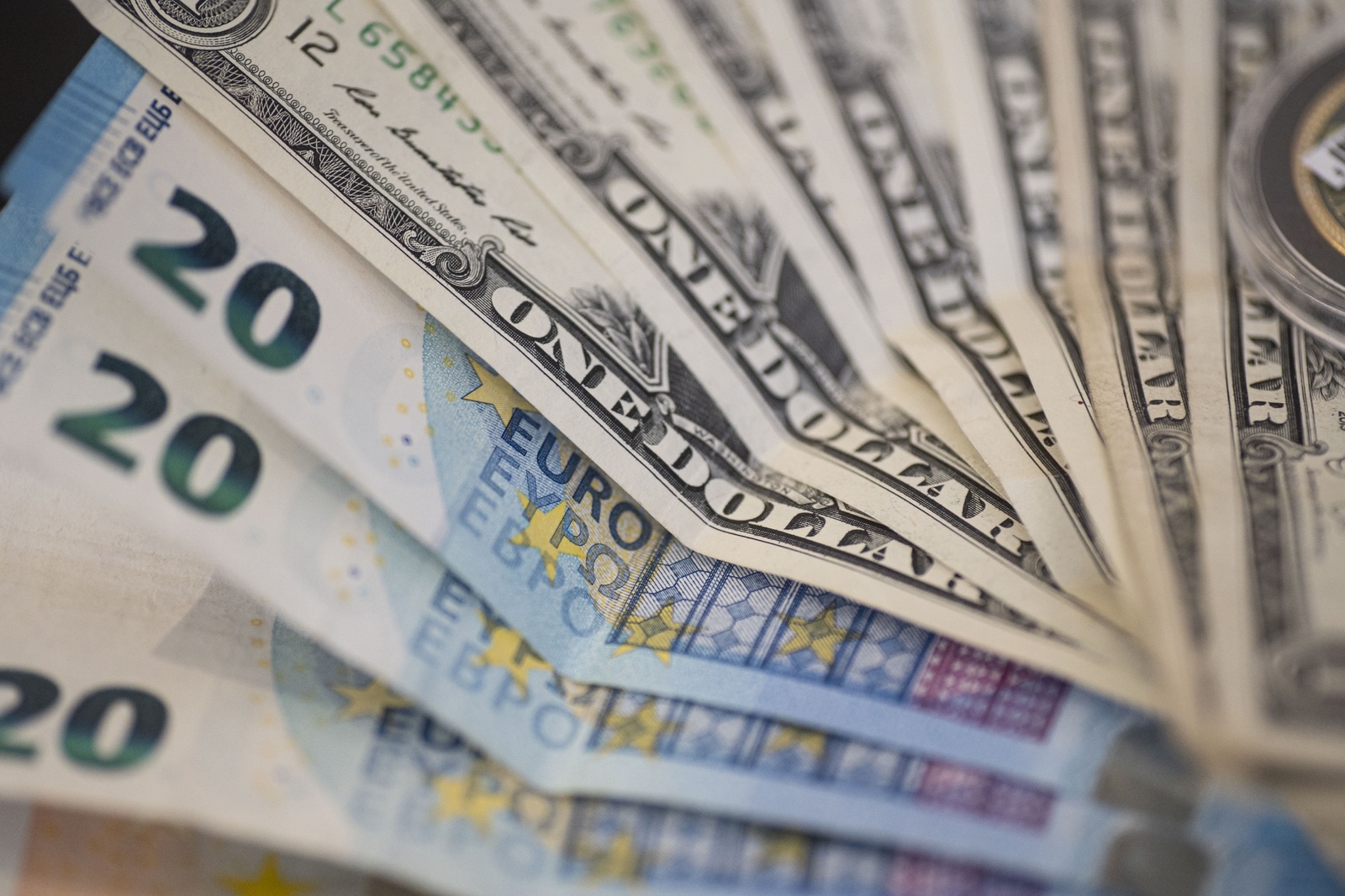 Morning of November 29: Central exchange rate continues to decrease sharply
