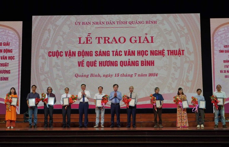 55 literary and artistic works clearly reflect vivid reality in Quang Binh homeland, picture 1