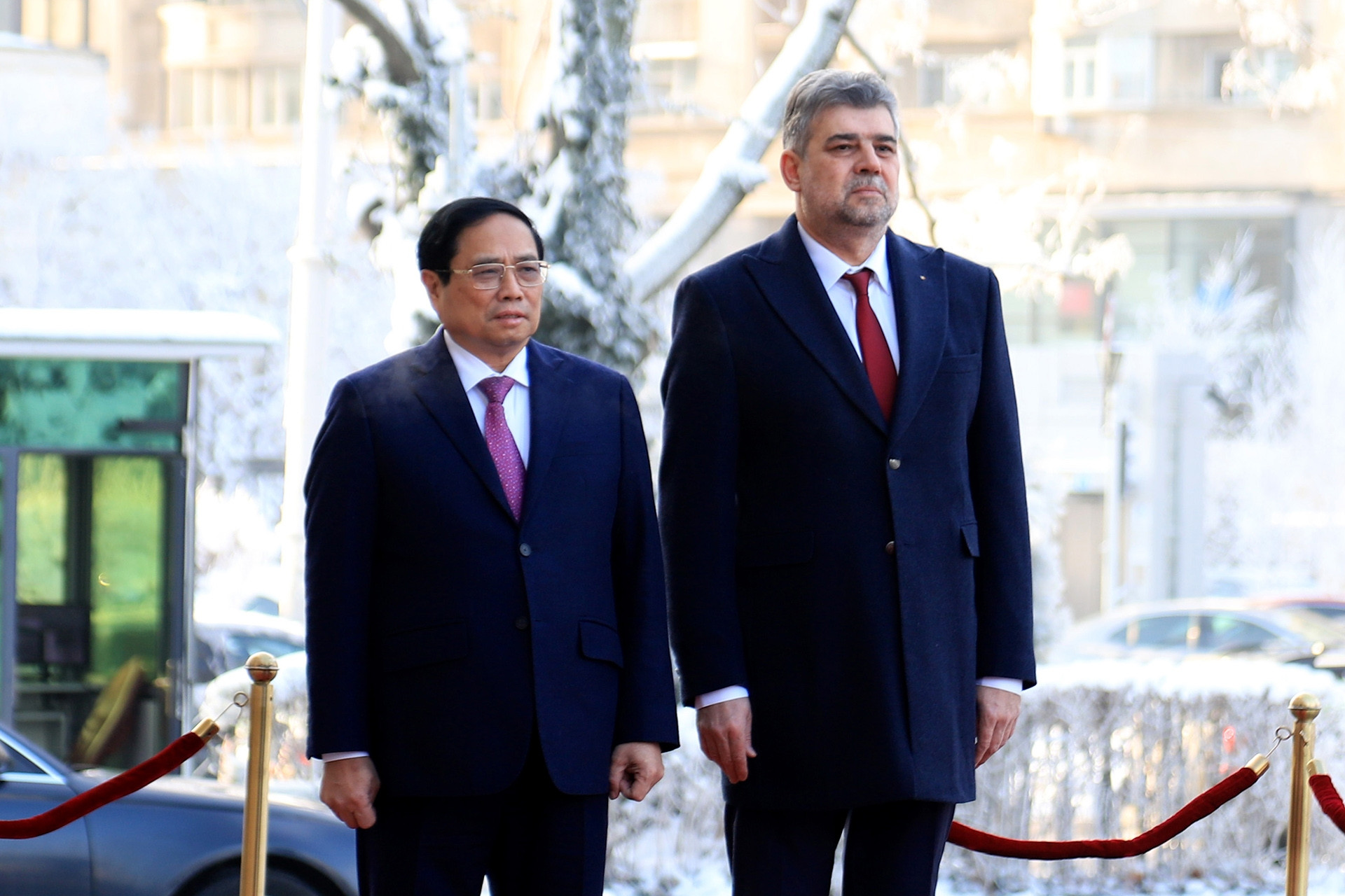 Romanian Prime Minister hosts welcoming ceremony for Prime Minister Pham Minh Chinh