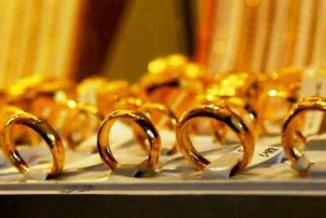 Gold ring price increases vertically