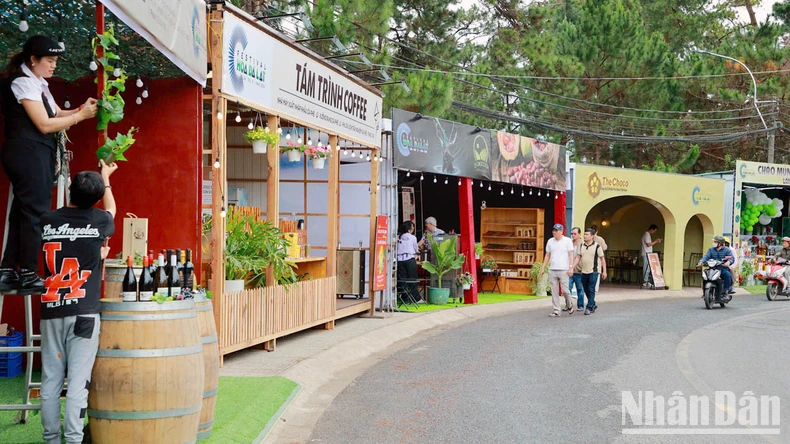Experience the street of wine, tea, coffee and specialties of Da Lat - Lam Dong photo 2