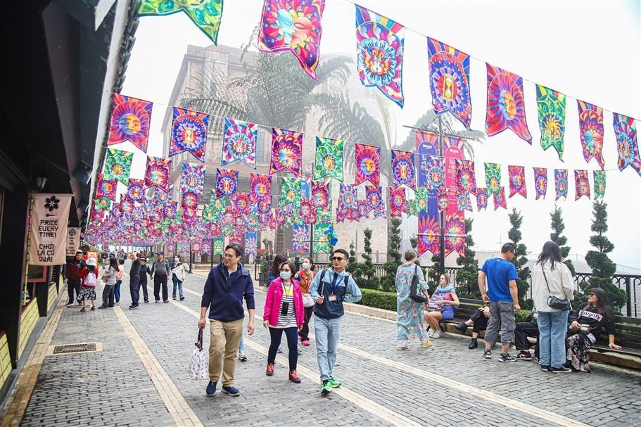 Sun World Ba Na Hills Spring Festival attracts tens of thousands of tourists - Photo 14