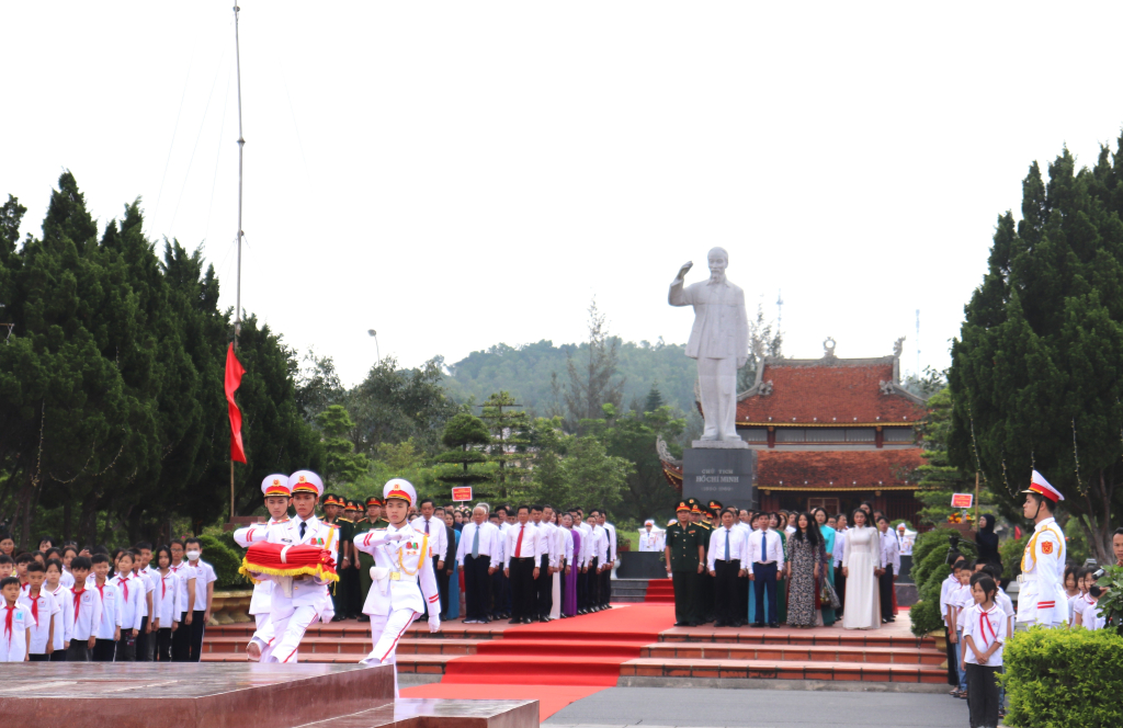 Lễ Thượng cờ Tổ quốc trên đảo Cô Tô.