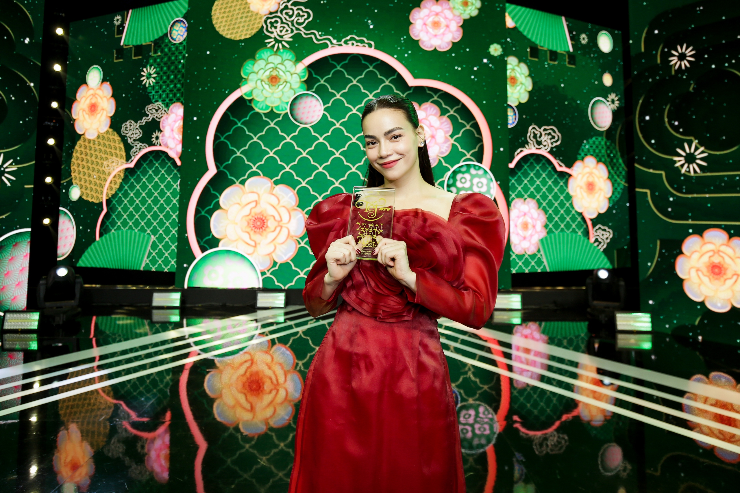 Hồ Ngọc Hà, Chi Pu, Đông Nhi cùng dàn sao Việt đón giao thừa tại ‘Tết HTV’- Ảnh 4.