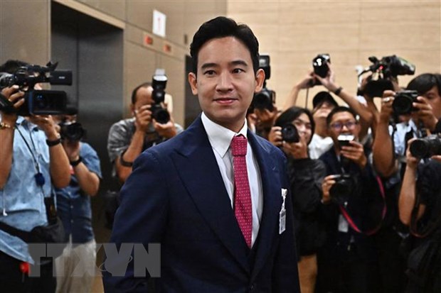進歩党（MFP）の首相候補、ピタ・リムジャルーンラット氏が7月4日、タイのバンコクで国会に到着した。写真：AFP/TTXVN