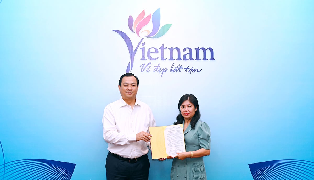 Cục trưởng Nguyễn Trùng Khánh trao Quyết định bổ nhiệm lãnh đạo Trung tâm Thông tin du lịch - Ảnh 3.