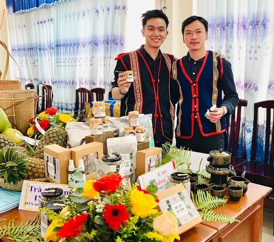 Đến nay, HTX Nông dược liệu An Toàn đã tạo ra 9 sản phẩm OCOP và kết nối, hỗ trợ khoảng 20 hộ dân tộc người Bana tham gia dự án ảnh 7 Đến nay, HTX Nông dược liệu An Toàn đã tạo ra 9 sản phẩm OCOP và kết nối, hỗ trợ khoảng 20 hộ dân tộc người Bana tham gia dự án ảnh 7