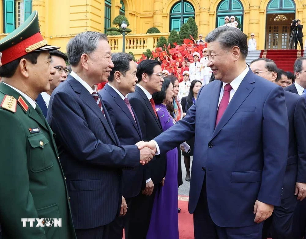 Generalsekretär und Präsident der Volksrepublik China Xi Jinping während seines Staatsbesuchs in Vietnam im Dezember 2023. (Foto: Tri Dung/VNA)