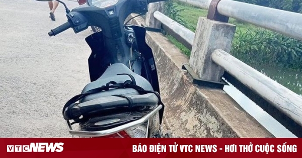 Una joven en Quang Binh abandonó su motocicleta y saltó de un puente para suicidarse.