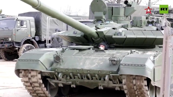 Relikt armor on T-90M tank