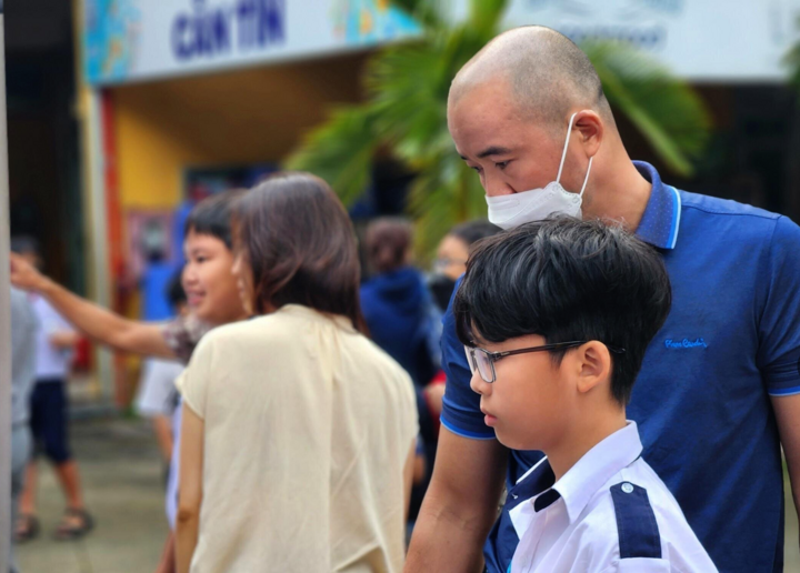 กรมศึกษาธิการและการฝึกอบรมฮานอยเสนอให้รับสมัครนักเรียนชั้นประถมศึกษาปีที่ 6 ต่อไปที่โรงเรียนเฉพาะทางในอัมสเตอร์ดัม (ภาพประกอบ : L.N)