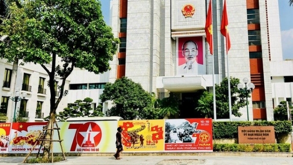 In Hanoi gelten bis zum 13. Oktober weiterhin Straßensperrungen und Verkehrsregulierungen rund um den Hoan-Kiem-See.