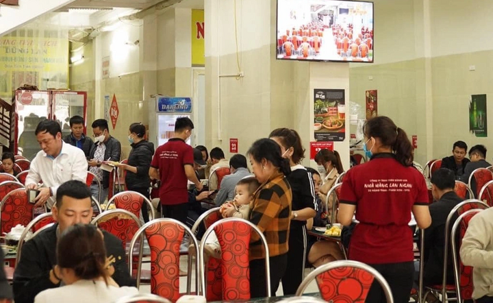 Kunden speisen im Restaurant Lan Ngan (Foto mit freundlicher Genehmigung)