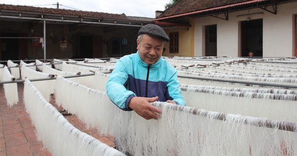 Nuôi lợn lỗ, nông dân này ở Thái Nguyên chuyển làm mì gì mà vắt vài tạ/ngày vẫn chưa đủ bán?