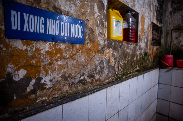 Von öffentlichen Toiletten in Hanoi heimgesucht