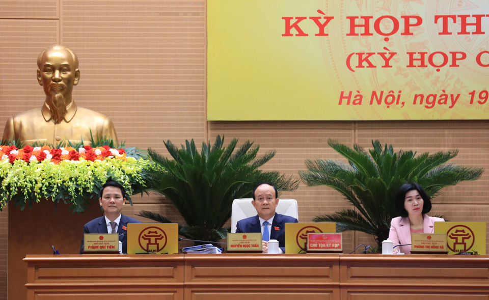 The chairman chaired the working session on the morning of November 19.