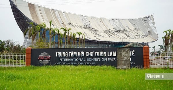 Trung tâm triển lãm “cánh diều” tiêu điều sau bão